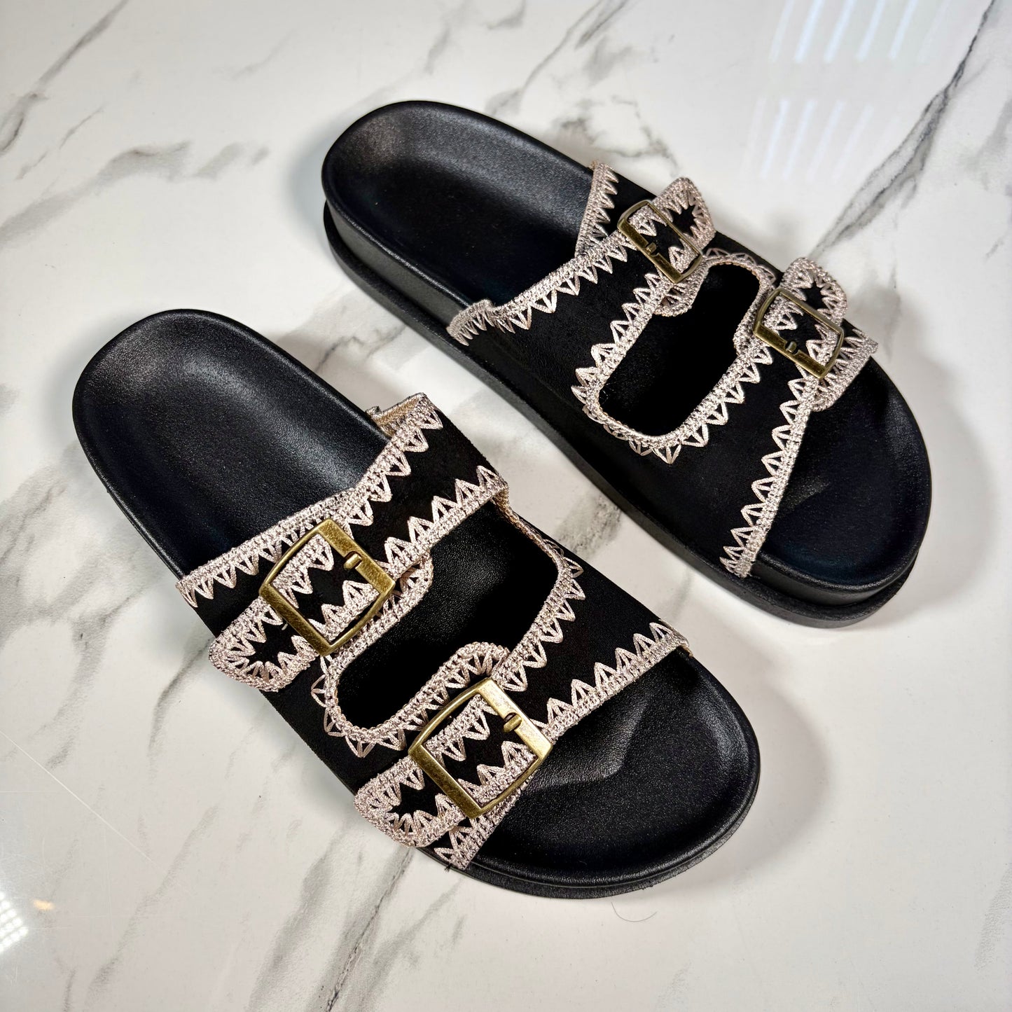 Unity Buckle Slide - Black