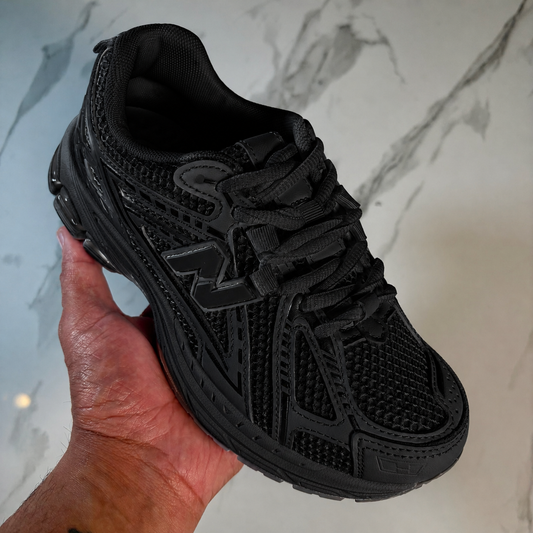 Lydia Trainer - Black