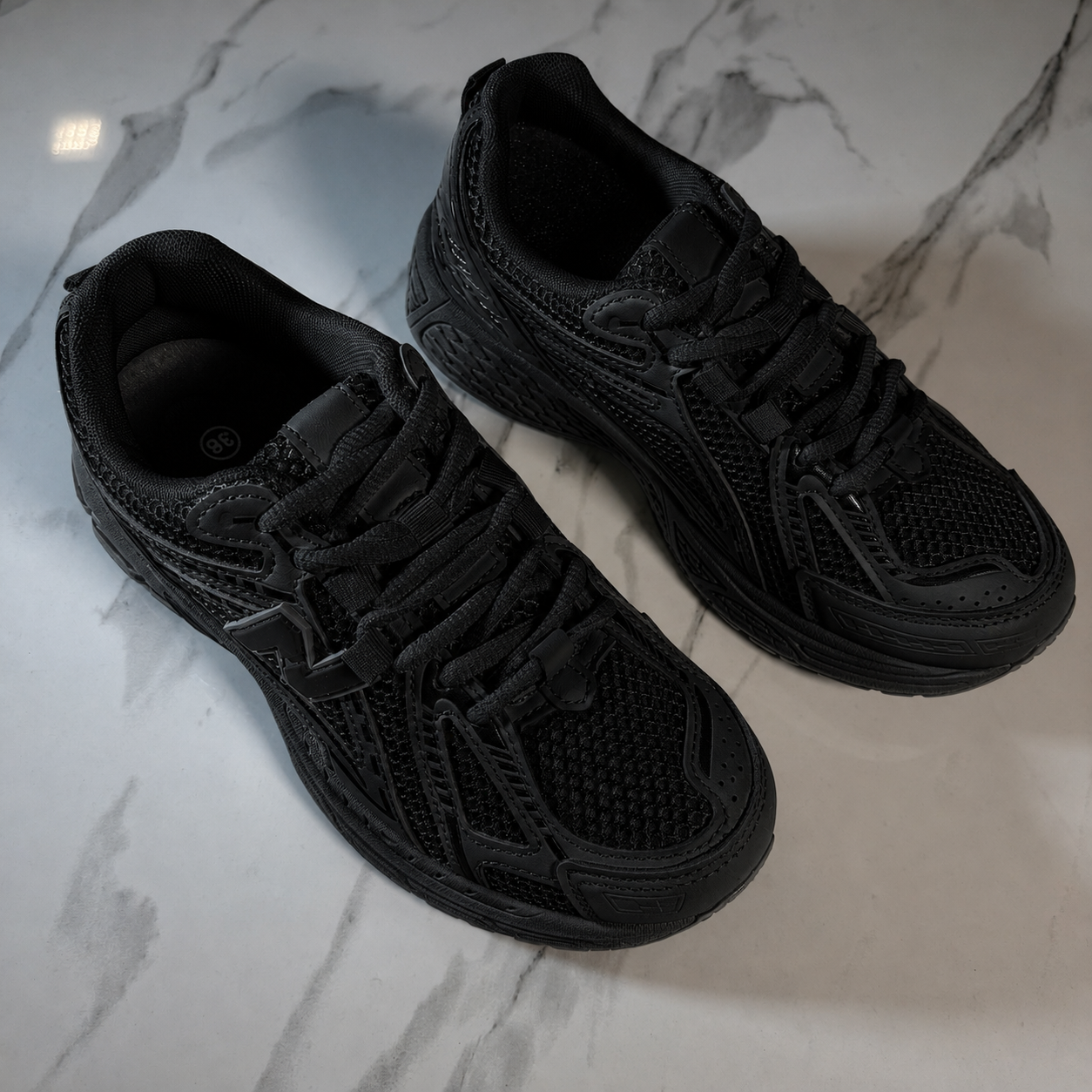 Lydia Trainer - Black