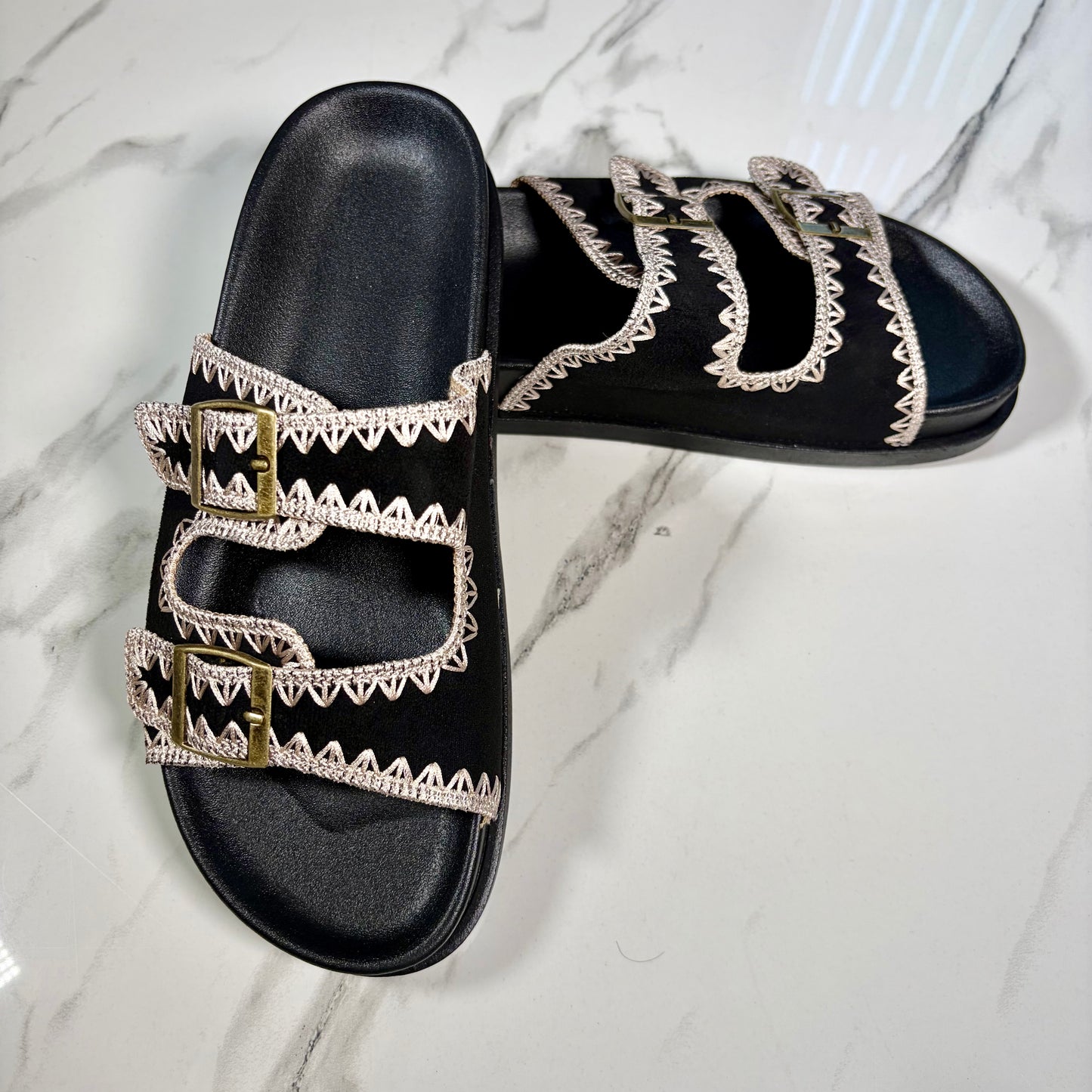 Unity Buckle Slide - Black
